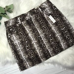 ✨TOPSHOP✨ snakeskin mini skirt